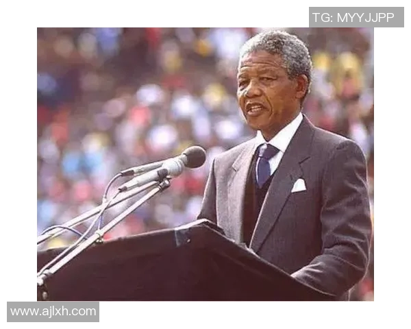 南非足球界的黑人明星球员及其传奇故事揭秘